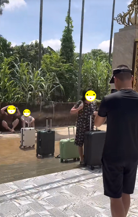 Toàn cảnh Toàn cảnh