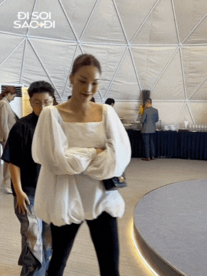 1 phu nhân hào môn Vbiz bất ngờ "lép vế" trước mỹ nhân U45 trẻ như gái 20!- Ảnh 2. 1 phu nhân hào môn Vbiz bất ngờ "lép vế" trước mỹ nhân U45 trẻ như gái 20!- Ảnh 2.