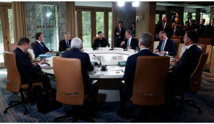 Bị ông Trump ngó lơ, Tổng thống Zelensky kêu gọi 40 tỷ USD tái thiết Ukraine- Ảnh 1. Bị ông Trump ngó lơ, Tổng thống Zelensky kêu gọi 40 tỷ USD tái thiết Ukraine- Ảnh 1.