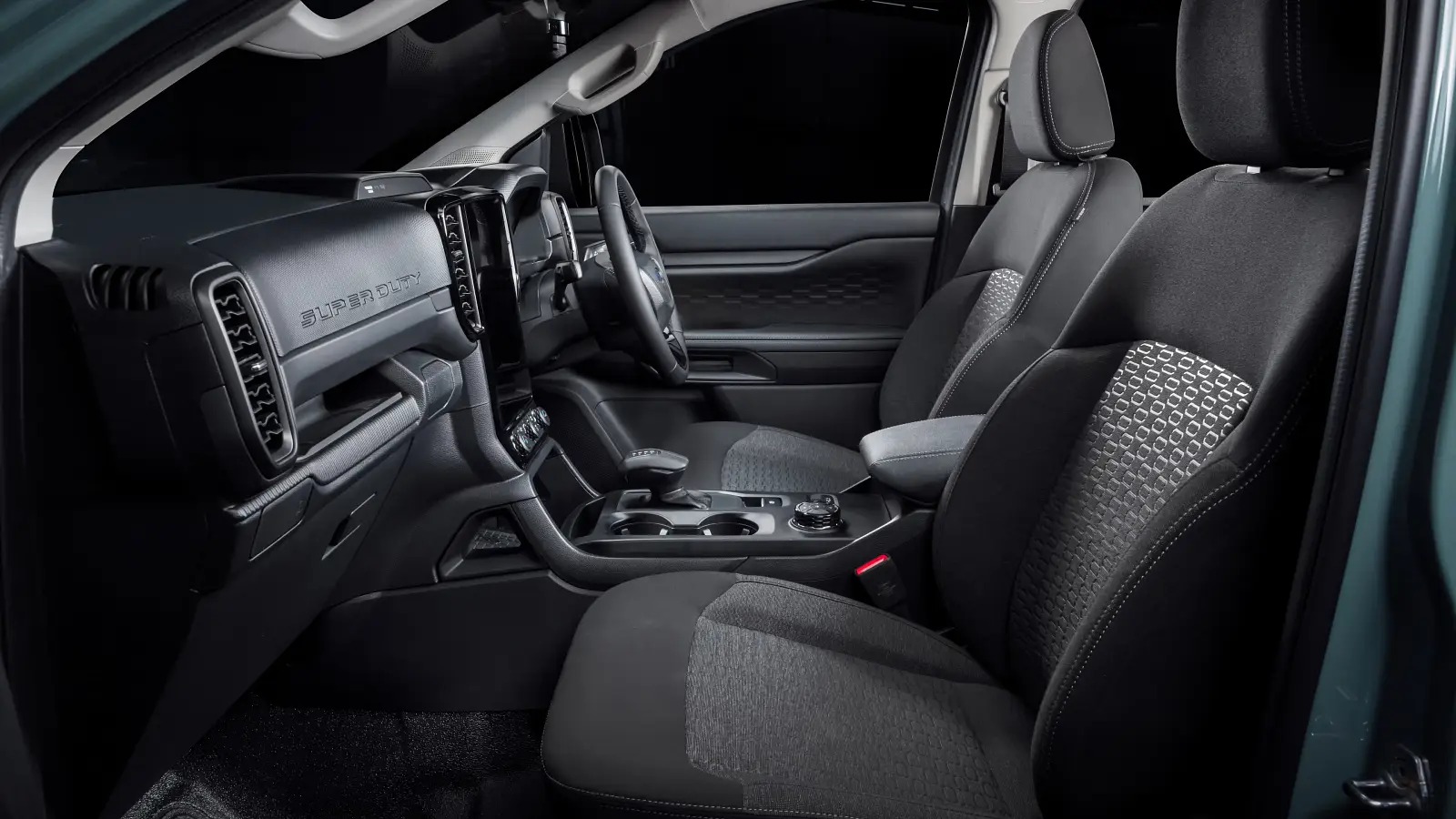 Ford Ranger 'siêu trường' giá gấp đôi bản thường, vẫn phải thêm tiền để có 'thùng hàng' đúng nghĩa, máy V6 chỉ 206 mã lực, kéo được 4,5 tấn hàng- Ảnh 9. Ford Ranger 'siêu trường' giá gấp đôi bản thường, vẫn phải thêm tiền để có 'thùng hàng' đúng nghĩa, máy V6 chỉ 206 mã lực, kéo được 4,5 tấn hàng- Ảnh 9.