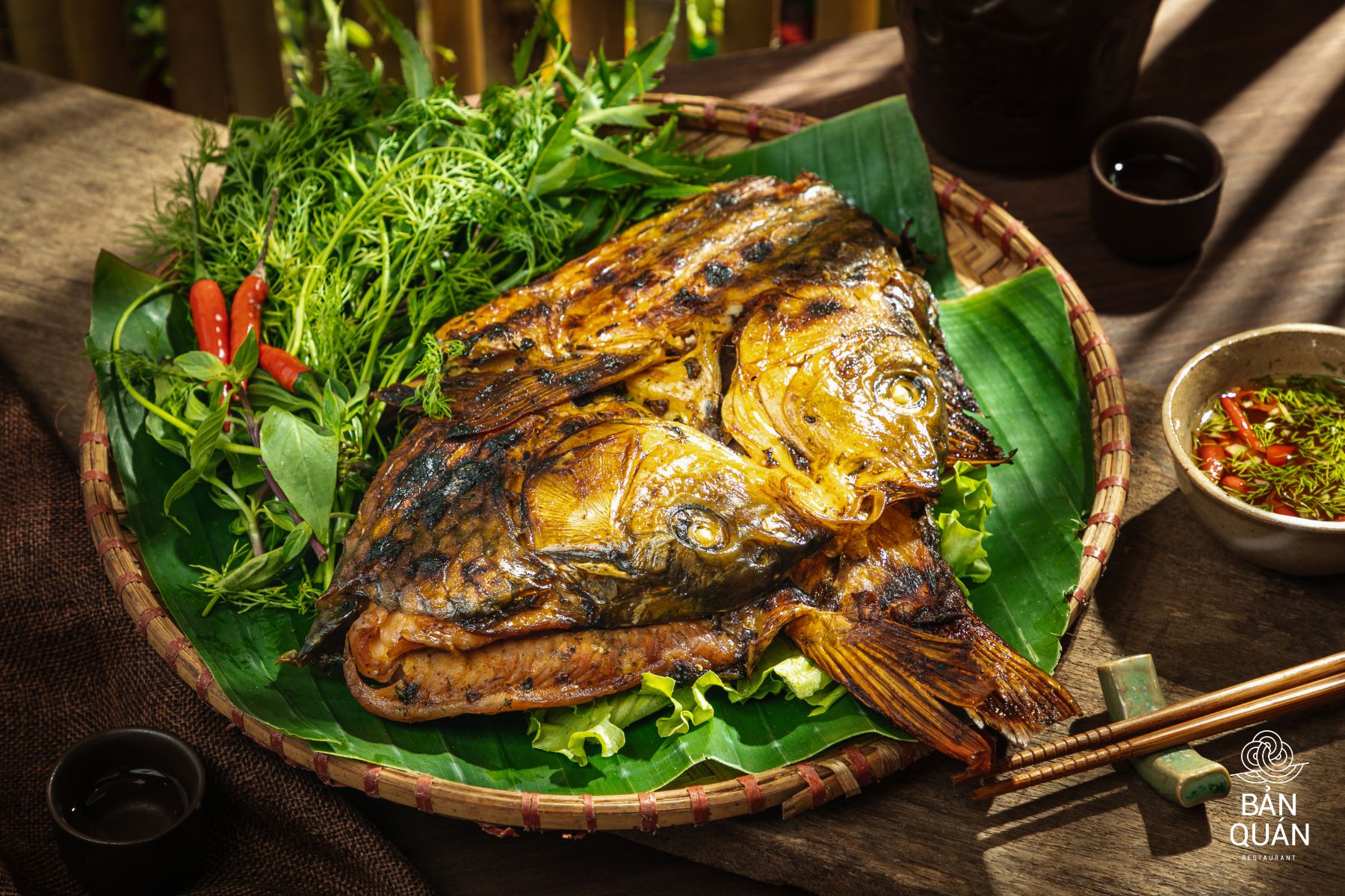 Ăn cá nướng giữa mùa hè oi bức nghe có vẻ nghịch lý? Nhưng với Ăn cá nướng giữa mùa hè oi bức nghe có vẻ nghịch lý? Nhưng với