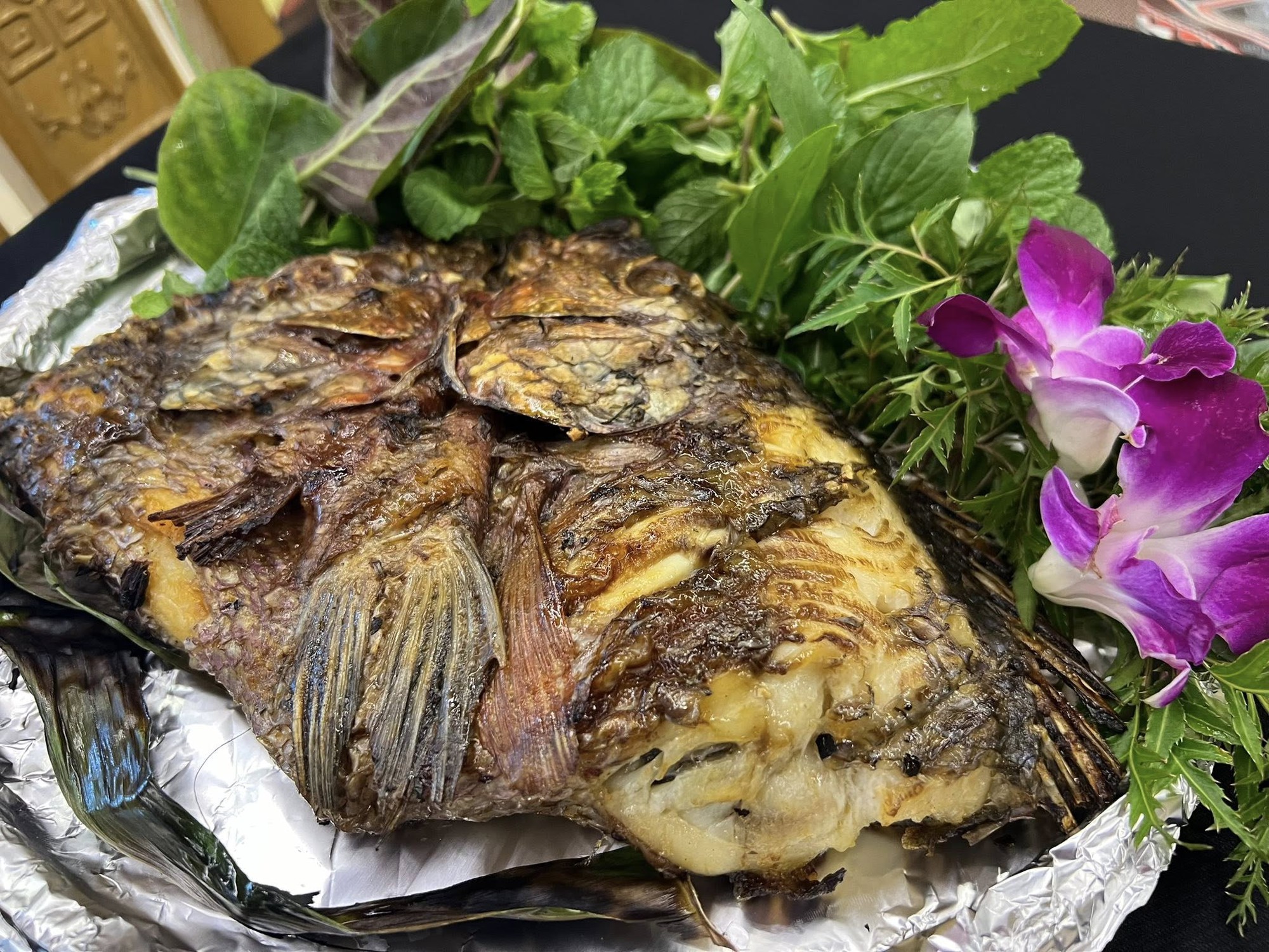 Ăn cá nướng giữa mùa hè oi bức nghe có vẻ nghịch lý? Nhưng với Ăn cá nướng giữa mùa hè oi bức nghe có vẻ nghịch lý? Nhưng với