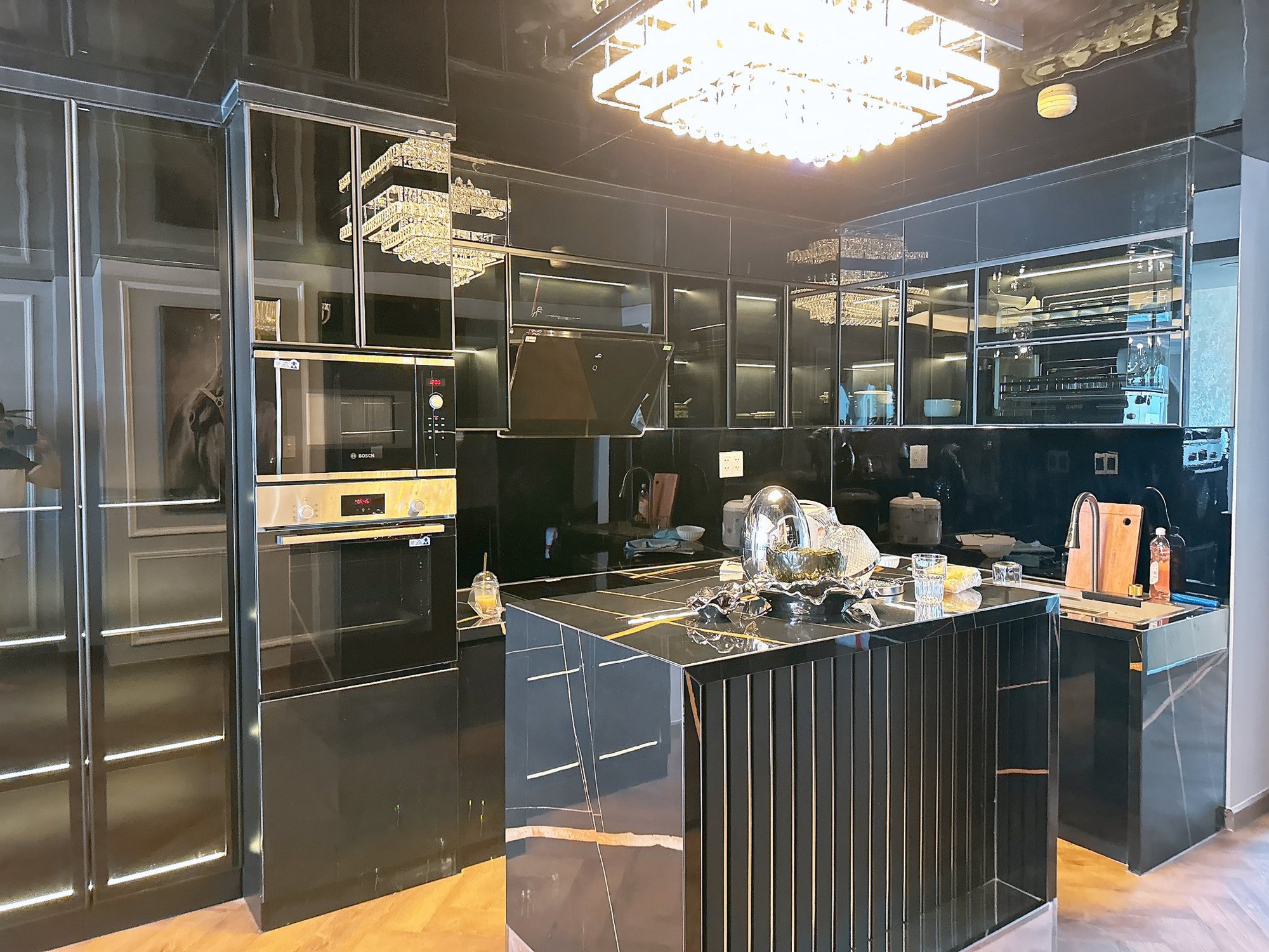 Nam nghệ sĩ cho thuê penthouse 650m2 ở Nhà Bè giá 98 triệu/tháng, 50 tuổi giàu sụ, chưa vợ con- Ảnh 4.