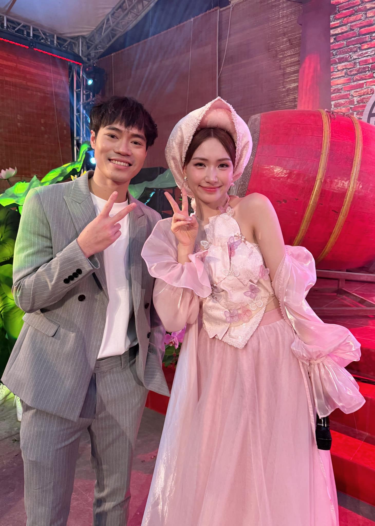 Cực hot: Giữa tin đồn hẹn hò, Văn Toàn cùng Xuân Son hát Bắc Bling của Hoà Minzy, chính chủ nghe xong chỉ “khóc thét”- Ảnh 1. Cực hot: Giữa tin đồn hẹn hò, Văn Toàn cùng Xuân Son hát Bắc Bling của Hoà Minzy, chính chủ nghe xong chỉ “khóc thét”- Ảnh 1.