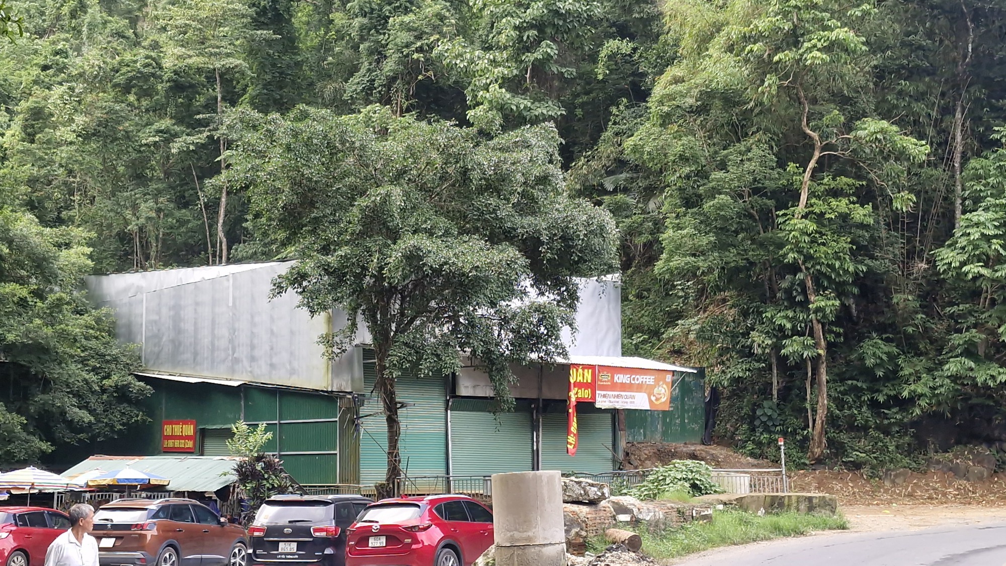 Công trình "khủng" 740 m2 xây không phép trên đất rừng đèo Bảo Lộc- Ảnh 1. Công trình "khủng" 740 m2 xây không phép trên đất rừng đèo Bảo Lộc- Ảnh 1.