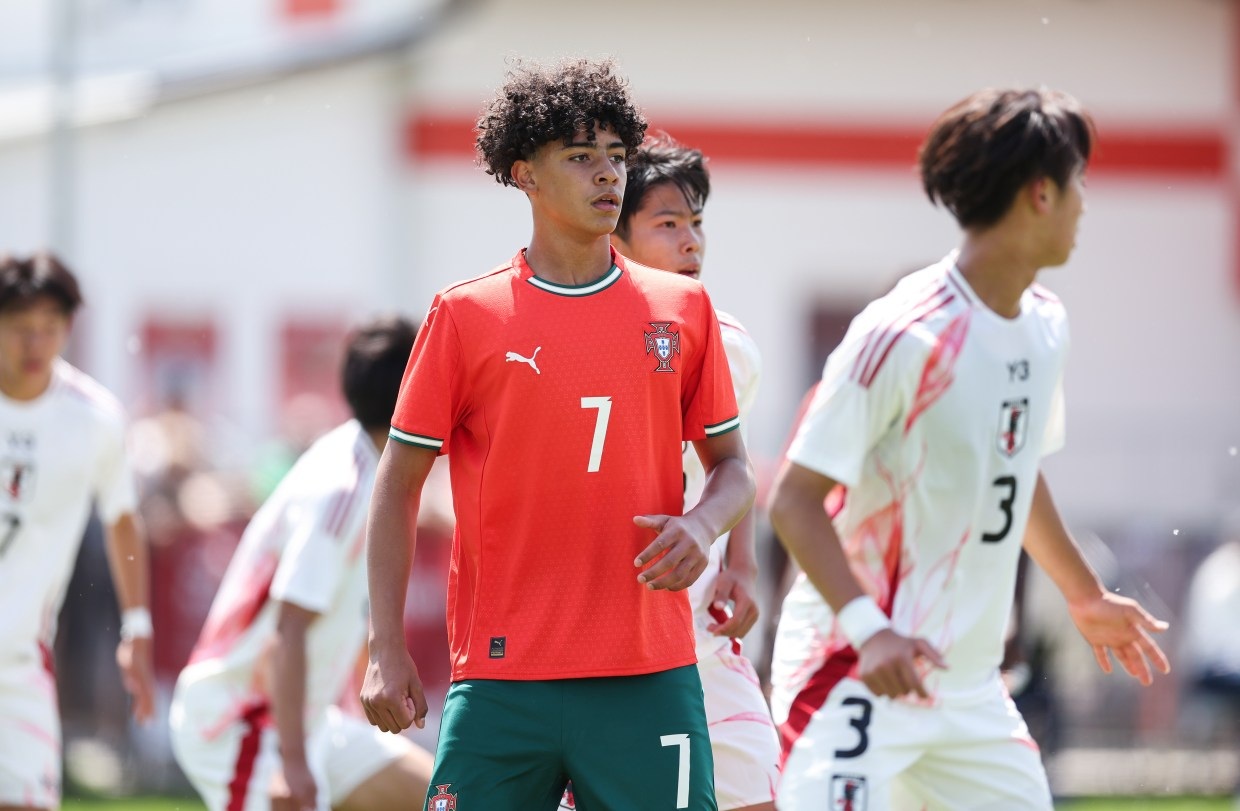Kinh ngạc trước diện mạo con trai Ronaldo, 15 tuổi đã cao 1m85, cơ bắp không thua kém bố, hút luôn 18 triệu views- Ảnh 3. Kinh ngạc trước diện mạo con trai Ronaldo, 15 tuổi đã cao 1m85, cơ bắp không thua kém bố, hút luôn 18 triệu views- Ảnh 3.