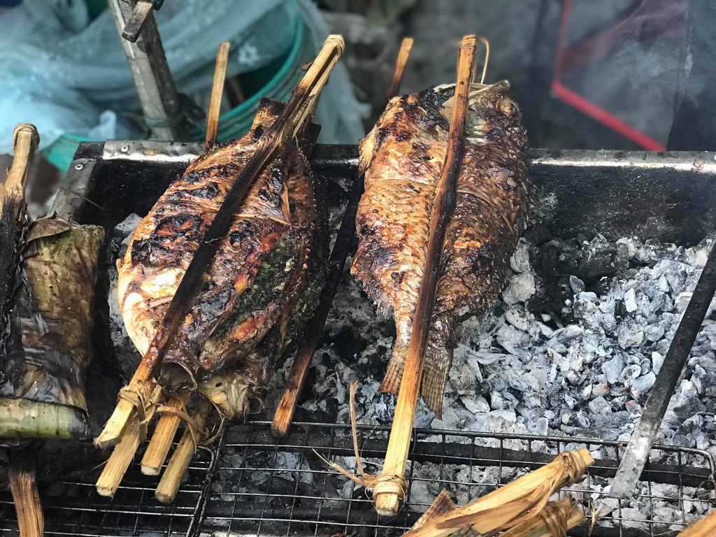 Ăn cá nướng giữa mùa hè oi bức nghe có vẻ nghịch lý? Nhưng với Ăn cá nướng giữa mùa hè oi bức nghe có vẻ nghịch lý? Nhưng với