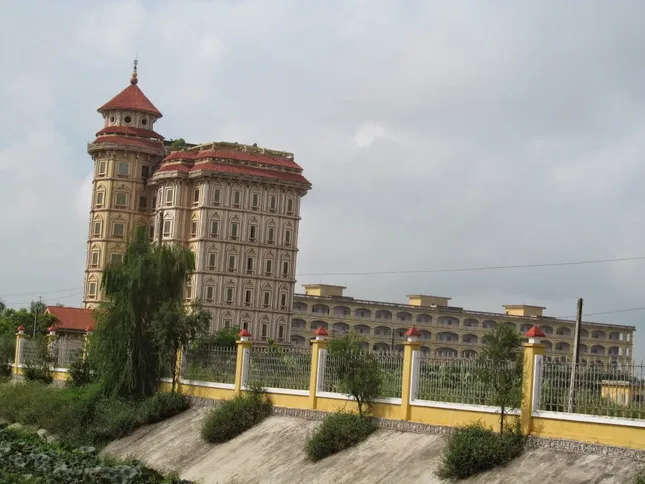 Trường ĐH Hà Hoa Tiên bị đình chỉ hoạt động đào tạo các trình độ đại học trong 12 tháng- Ảnh 1. Trường ĐH Hà Hoa Tiên bị đình chỉ hoạt động đào tạo các trình độ đại học trong 12 tháng- Ảnh 1.