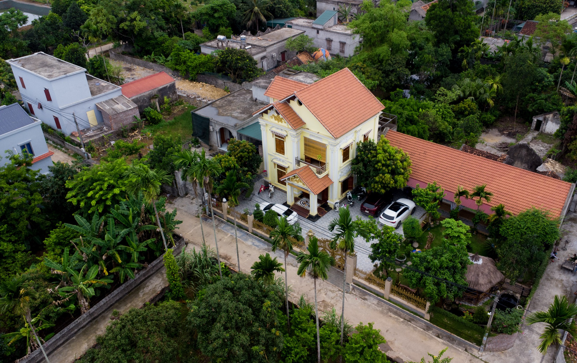 Hàng xóm tiết lộ bất ngờ bên trong nơi ở của TikToker "Gia đình Hải Sen" vừa bị bắt- Ảnh 1. Hàng xóm tiết lộ bất ngờ bên trong nơi ở của TikToker "Gia đình Hải Sen" vừa bị bắt- Ảnh 1.