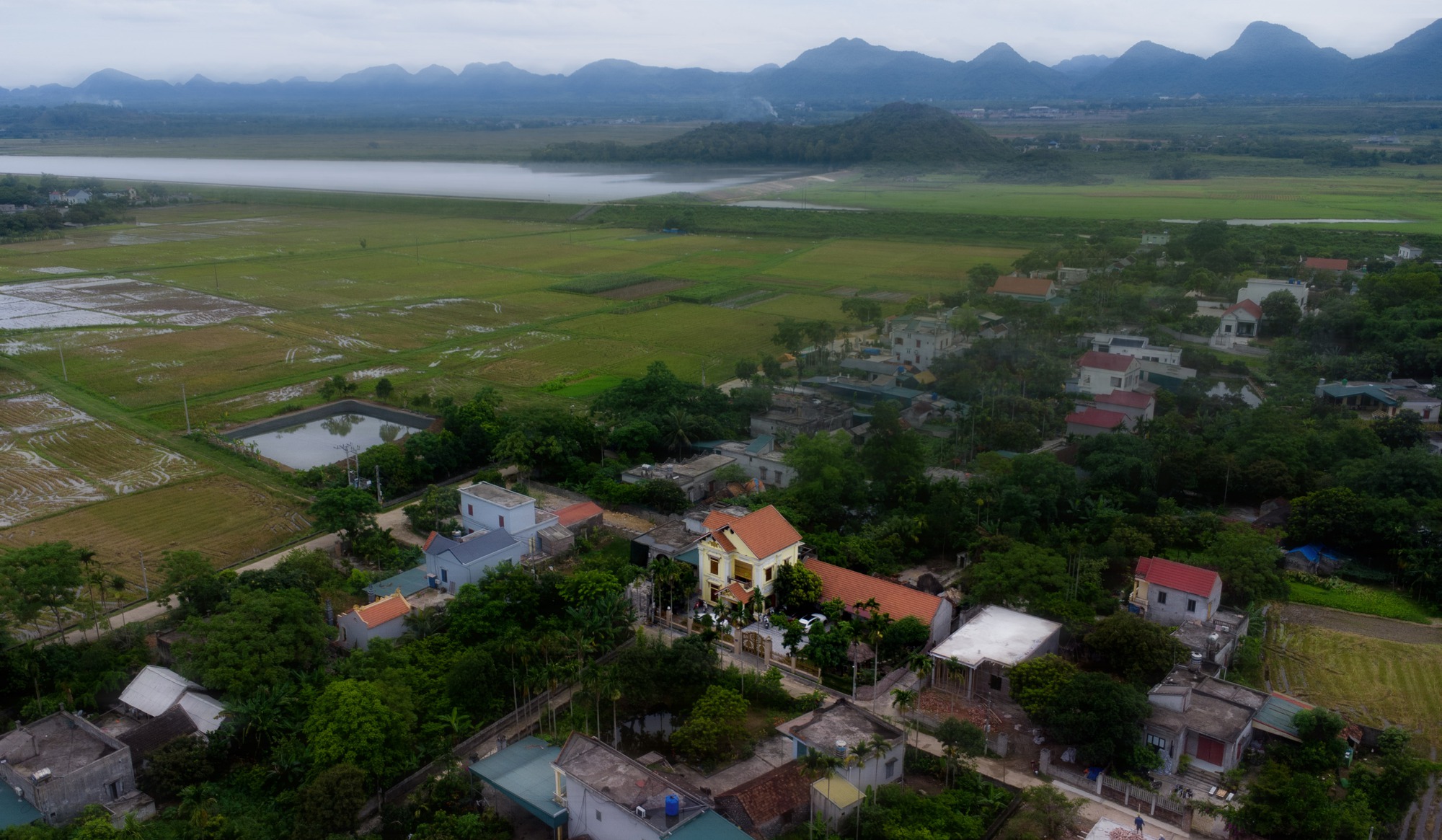 Hàng xóm tiết lộ bất ngờ bên trong nơi ở của TikToker "Gia đình Hải Sen" vừa bị bắt- Ảnh 3. Hàng xóm tiết lộ bất ngờ bên trong nơi ở của TikToker "Gia đình Hải Sen" vừa bị bắt- Ảnh 3.