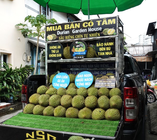 Xe sầu riêng “gắt” nhất Sài Gòn: Không ăn thử thì khỏi bán, mỗi ngày vẫn bay vèo vài trăm ký!- Ảnh 3.