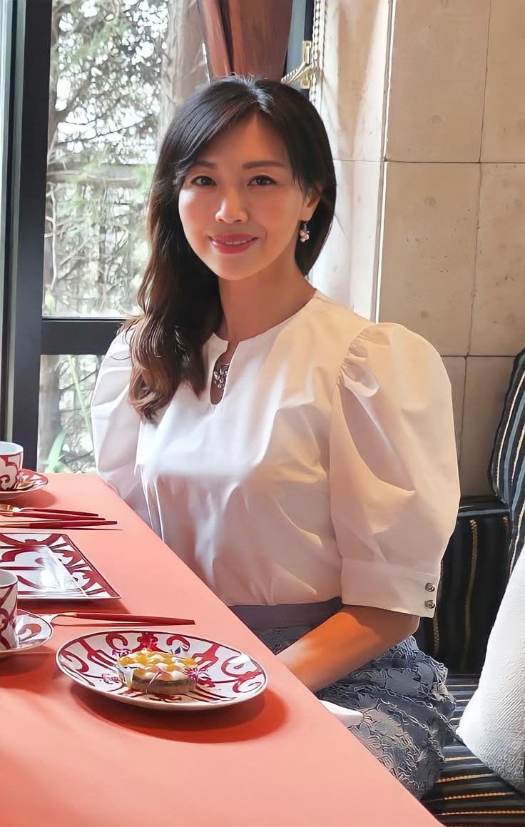 Tôi từng tiêu cả núi tiền cho quần áo, đến tuổi nghỉ hưu, tôi vứt đến 200 món và dứt khoát không mua lại 5 kiểu này nữa- Ảnh 1. Tôi từng tiêu cả núi tiền cho quần áo, đến tuổi nghỉ hưu, tôi vứt đến 200 món và dứt khoát không mua lại 5 kiểu này nữa- Ảnh 1.