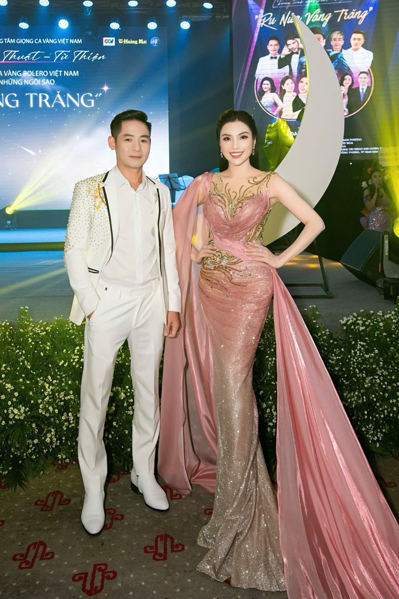 MC Kim Huyền Sâm xuất hiện kiêu sa, khoe vóc dáng "đồng hồ cát"- Ảnh 5. MC Kim Huyền Sâm xuất hiện kiêu sa, khoe vóc dáng "đồng hồ cát"- Ảnh 5.