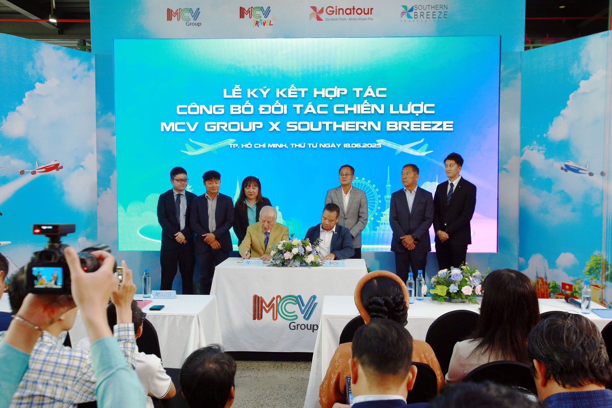 Đại gia truyền thông MCV lấn sân sang du lịch- Ảnh 1. Đại gia truyền thông MCV lấn sân sang du lịch- Ảnh 1.