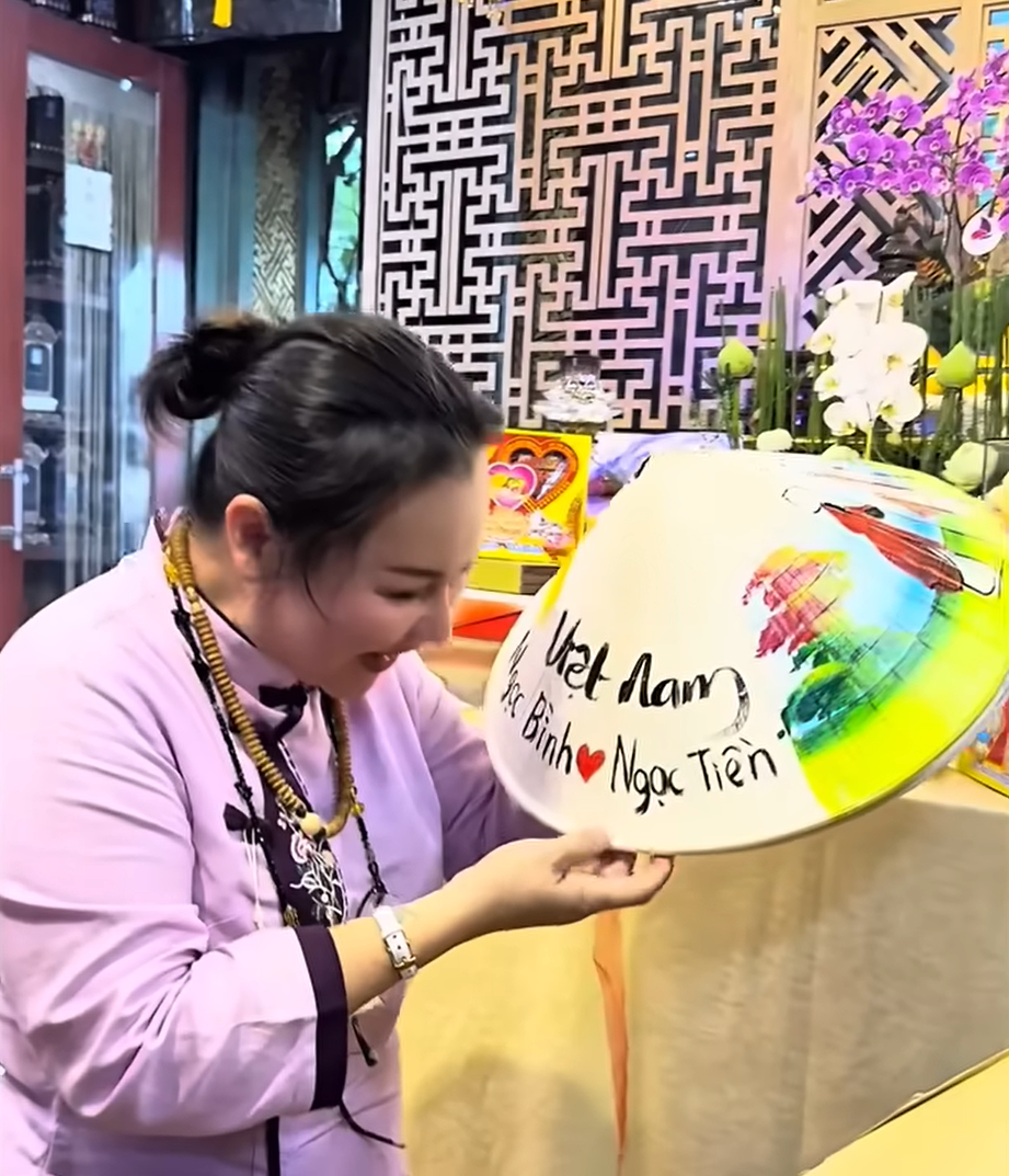 Vợ Quý Bình: "Tôi không muốn phụ thuộc vào thuốc trầm cảm"- Ảnh 6. Vợ Quý Bình: "Tôi không muốn phụ thuộc vào thuốc trầm cảm"- Ảnh 6.
