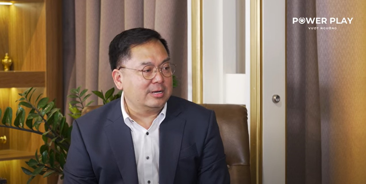 Nhiều bạn trẻ than “phải làm việc 14 tiếng/ngày như bố mẹ”, ông Hoàng Nam Tiến khẳng định: Chăm chỉ may ra đủ ăn khi về già, muốn giàu phải vượt ngưỡng- Ảnh 1. Nhiều bạn trẻ than “phải làm việc 14 tiếng/ngày như bố mẹ”, ông Hoàng Nam Tiến khẳng định: Chăm chỉ may ra đủ ăn khi về già, muốn giàu phải vượt ngưỡng- Ảnh 1.