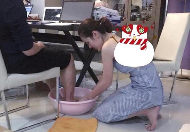 Hoa hậu Việt rửa chân cho chồng đại gia, được tặng 6 tỷ vì giảm 6kg hiện ra sao?- Ảnh 4. Hoa hậu Việt rửa chân cho chồng đại gia, được tặng 6 tỷ vì giảm 6kg hiện ra sao?- Ảnh 4.