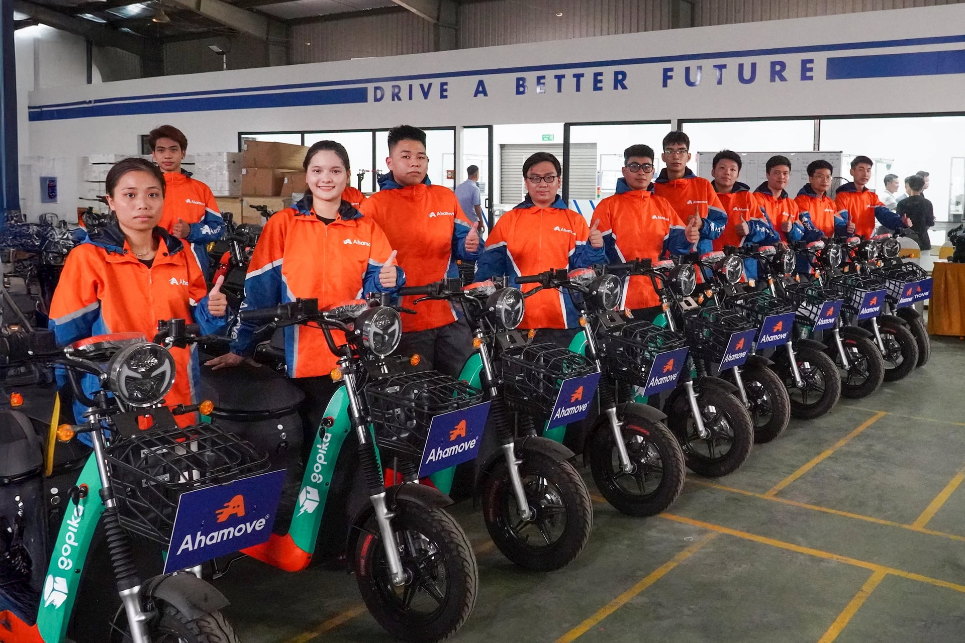 Ahamove triển khai sử dụng 1.000 xe điện Selex Motors- Ảnh 1. Ahamove triển khai sử dụng 1.000 xe điện Selex Motors- Ảnh 1.