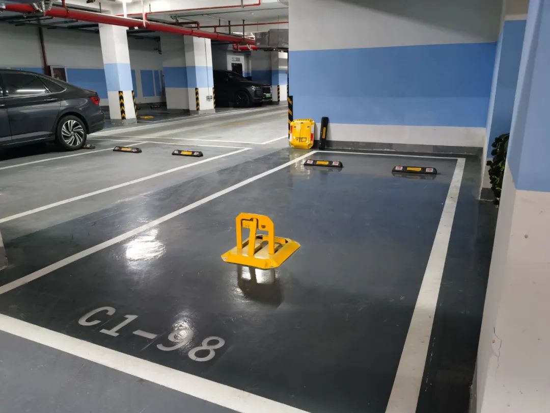 Chi 500 triệu đồng mua chỗ đỗ xe trong chung cư, hàng loạt cư dân bị khóa bánh, ban quản lý thông báo: 237 chỗ ở đây đều không được phép dùng- Ảnh 2. Chi 500 triệu đồng mua chỗ đỗ xe trong chung cư, hàng loạt cư dân bị khóa bánh, ban quản lý thông báo: 237 chỗ ở đây đều không được phép dùng- Ảnh 2.