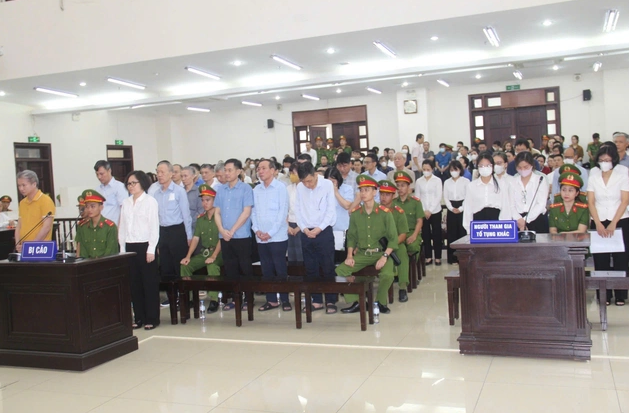 Hơn 100 bị hại xin giảm nhẹ hình phạt cho ông Trịnh Văn Quyết- Ảnh 1. Hơn 100 bị hại xin giảm nhẹ hình phạt cho ông Trịnh Văn Quyết- Ảnh 1.