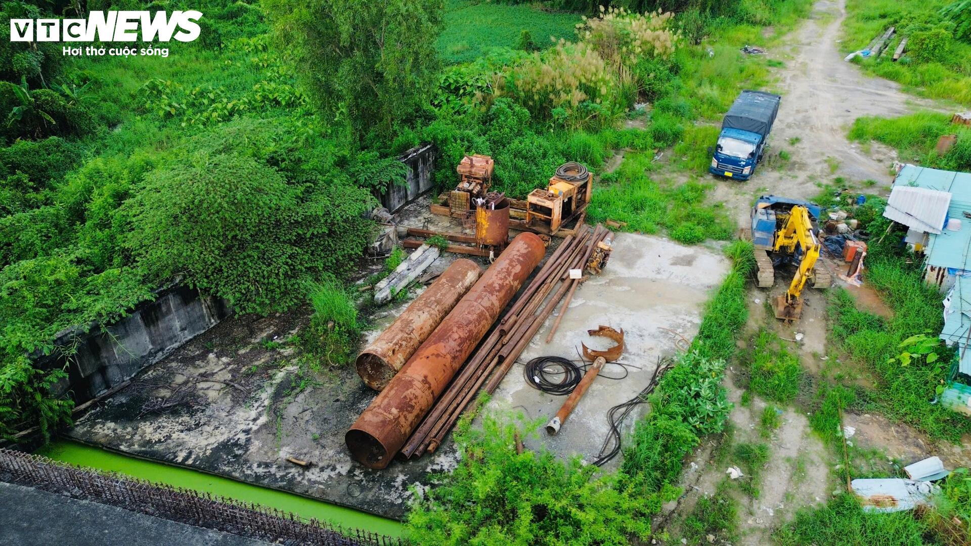 Gần 20 năm Vành đai 2 TP.HCM chưa khép kín, nhiều đoạn 'đắp chiếu'- Ảnh 4. Gần 20 năm Vành đai 2 TP.HCM chưa khép kín, nhiều đoạn 'đắp chiếu'- Ảnh 4.