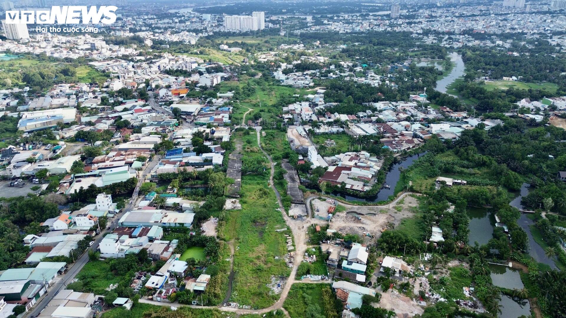 Gần 20 năm Vành đai 2 TP.HCM chưa khép kín, nhiều đoạn 'đắp chiếu'- Ảnh 1. Gần 20 năm Vành đai 2 TP.HCM chưa khép kín, nhiều đoạn 'đắp chiếu'- Ảnh 1.