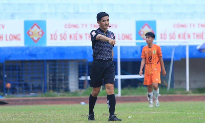 Đội bóng Việt Nam thi đấu giờ lạ, chỉ đá 7 phút rồi nghỉ- Ảnh 1.