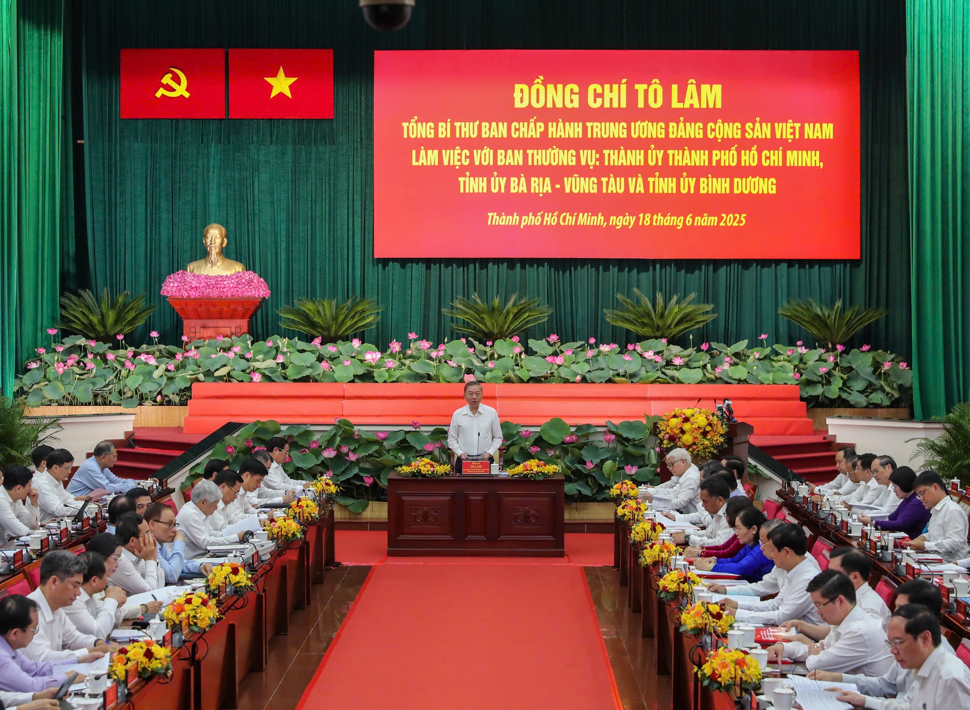 Tổng Bí thư Tô Lâm làm việc với 3 tỉnh, thành: TP HCM, Bình Dương, Bà Rịa - Vũng Tàu- Ảnh 2. Tổng Bí thư Tô Lâm làm việc với 3 tỉnh, thành: TP HCM, Bình Dương, Bà Rịa - Vũng Tàu- Ảnh 2.