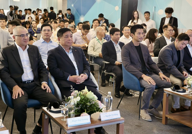 Phó Thủ tướng Nguyễn Chí Dũng: Mạnh mẽ tiến về phía trước để Việt Nam trở thành cường quốc về AI- Ảnh 2. Phó Thủ tướng Nguyễn Chí Dũng: Mạnh mẽ tiến về phía trước để Việt Nam trở thành cường quốc về AI- Ảnh 2.