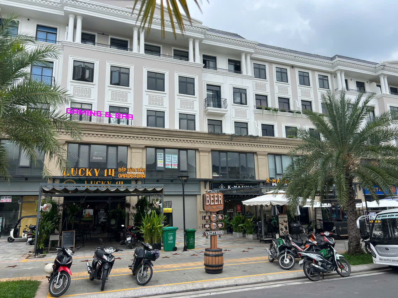 Shophouse triệu đô khu ven Tp.HCM: Chỗ hắt hiu, nơi sôi động, sự thật ít ai ngờ- Ảnh 11. Shophouse triệu đô khu ven Tp.HCM: Chỗ hắt hiu, nơi sôi động, sự thật ít ai ngờ- Ảnh 11.