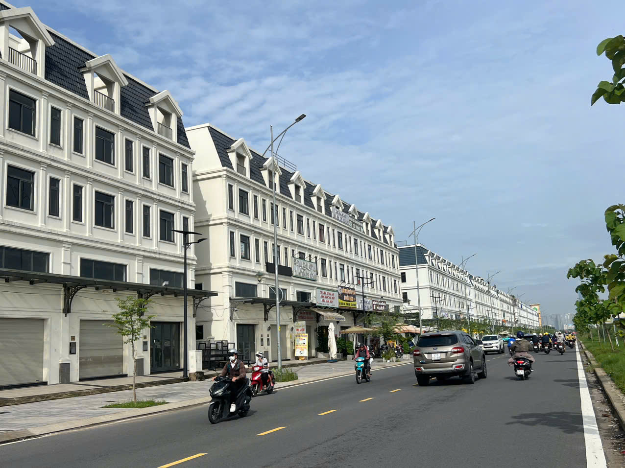 Shophouse triệu đô khu ven Tp.HCM: Chỗ hắt hiu, nơi sôi động, sự thật ít ai ngờ- Ảnh 10. Shophouse triệu đô khu ven Tp.HCM: Chỗ hắt hiu, nơi sôi động, sự thật ít ai ngờ- Ảnh 10.