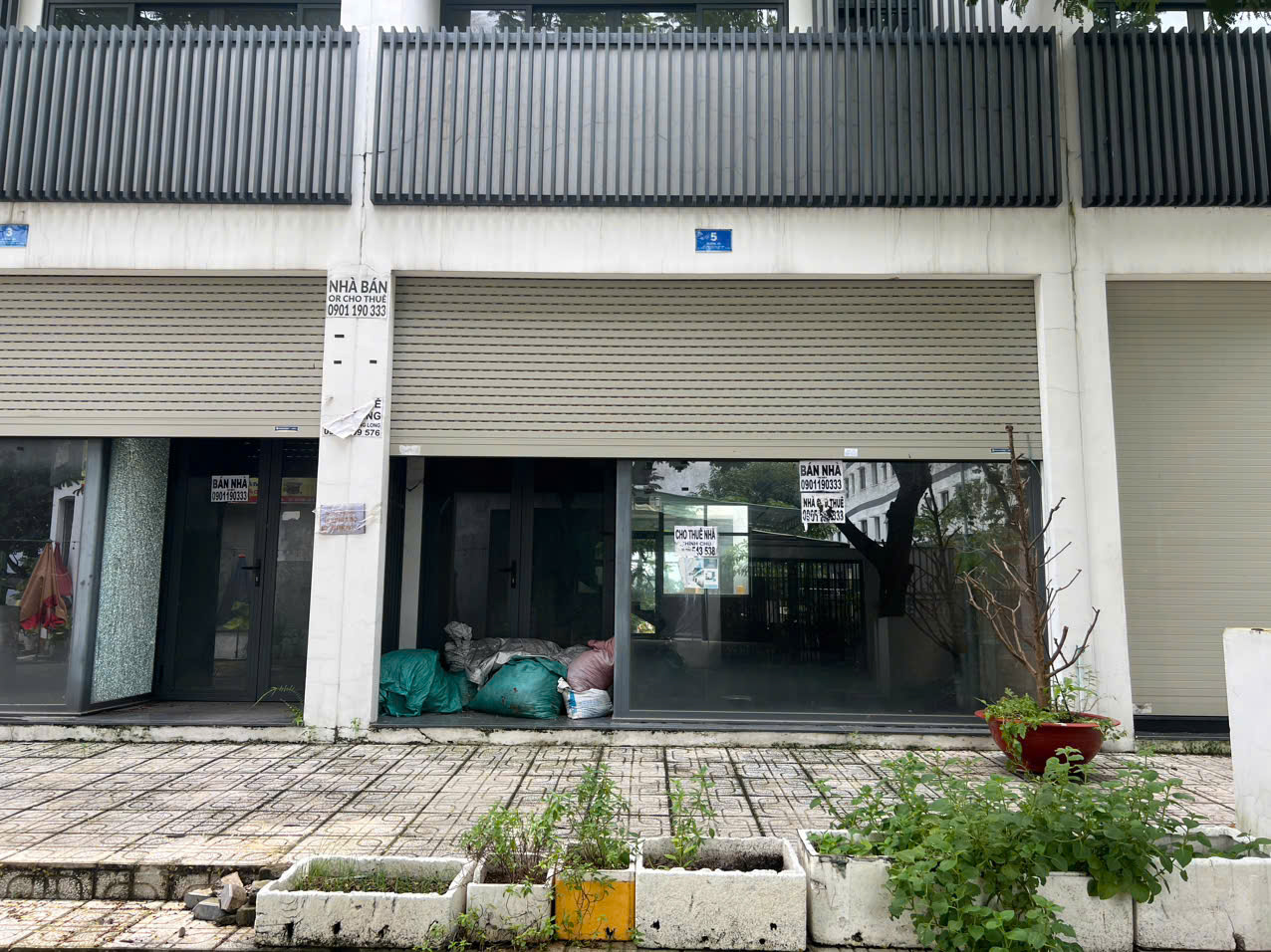 Shophouse triệu đô khu ven Tp.HCM: Chỗ hắt hiu, nơi sôi động, sự thật ít ai ngờ- Ảnh 3. Shophouse triệu đô khu ven Tp.HCM: Chỗ hắt hiu, nơi sôi động, sự thật ít ai ngờ- Ảnh 3.