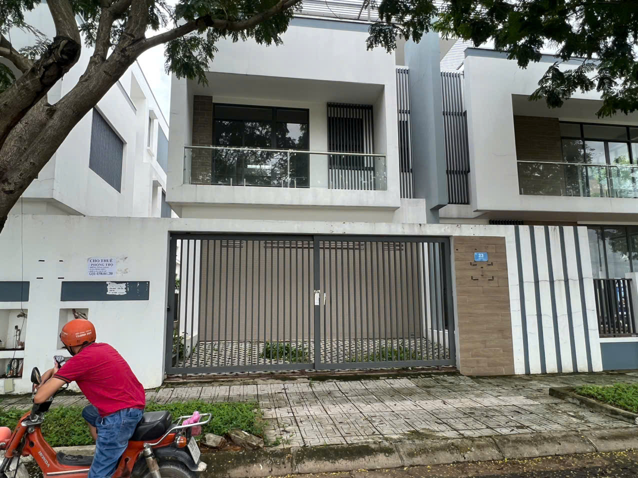 Shophouse triệu đô khu ven Tp.HCM: Chỗ hắt hiu, nơi sôi động, sự thật ít ai ngờ- Ảnh 5. Shophouse triệu đô khu ven Tp.HCM: Chỗ hắt hiu, nơi sôi động, sự thật ít ai ngờ- Ảnh 5.