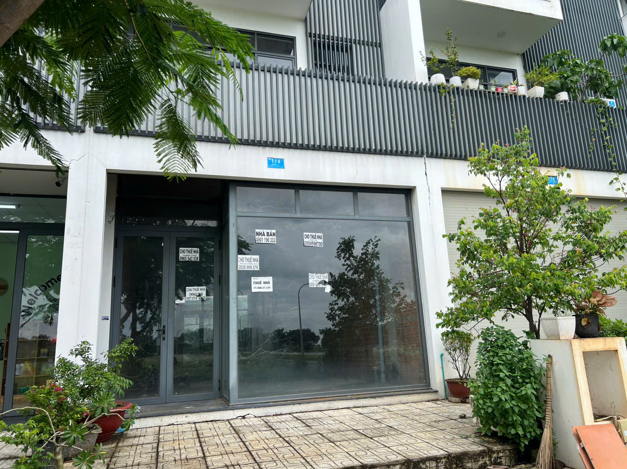 Shophouse triệu đô khu ven Tp.HCM: Chỗ hắt hiu, nơi sôi động, sự thật ít ai ngờ- Ảnh 6. Shophouse triệu đô khu ven Tp.HCM: Chỗ hắt hiu, nơi sôi động, sự thật ít ai ngờ- Ảnh 6.