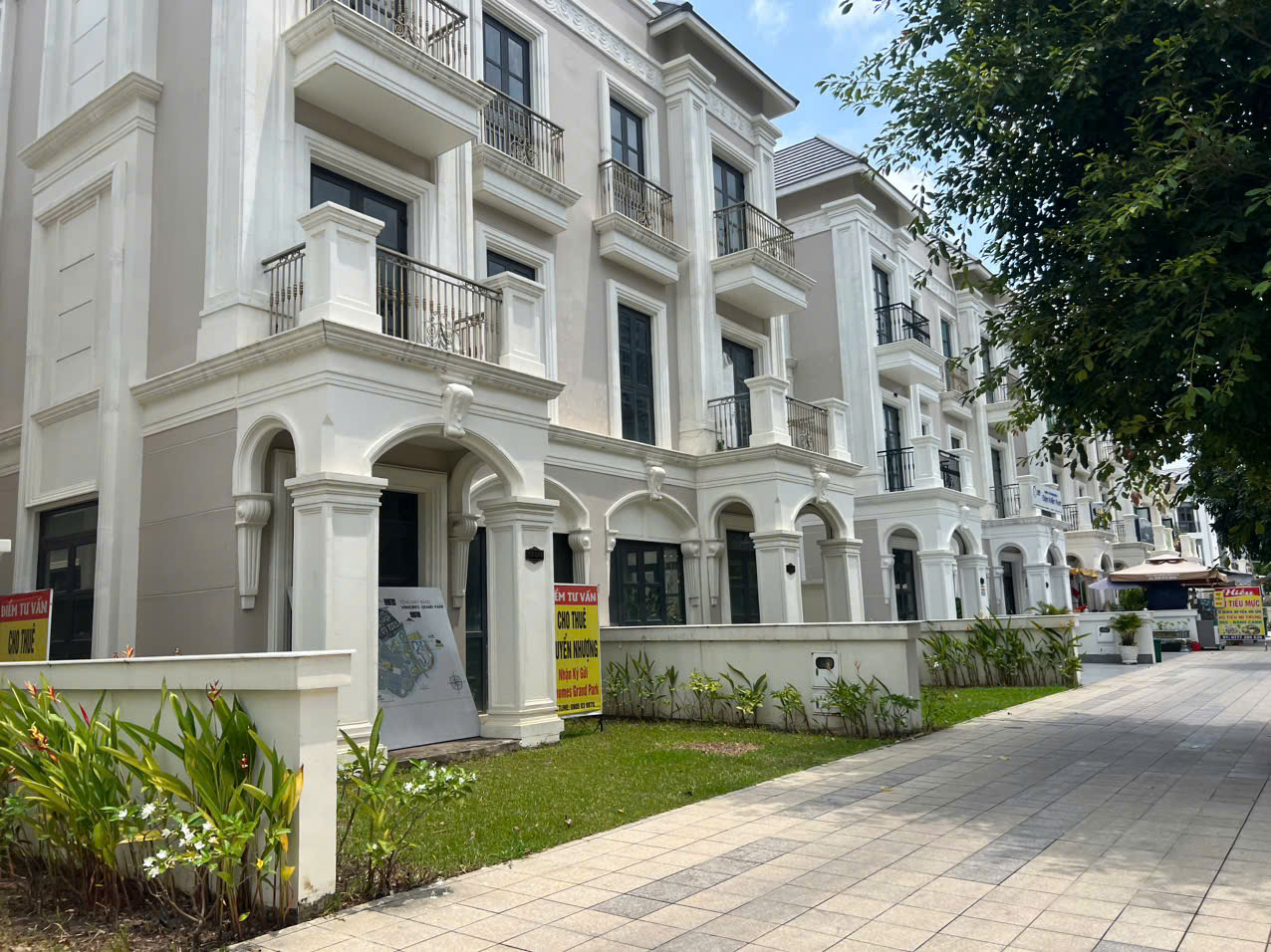 Shophouse triệu đô khu ven Tp.HCM: Chỗ hắt hiu, nơi sôi động, sự thật ít ai ngờ- Ảnh 18. Shophouse triệu đô khu ven Tp.HCM: Chỗ hắt hiu, nơi sôi động, sự thật ít ai ngờ- Ảnh 18.