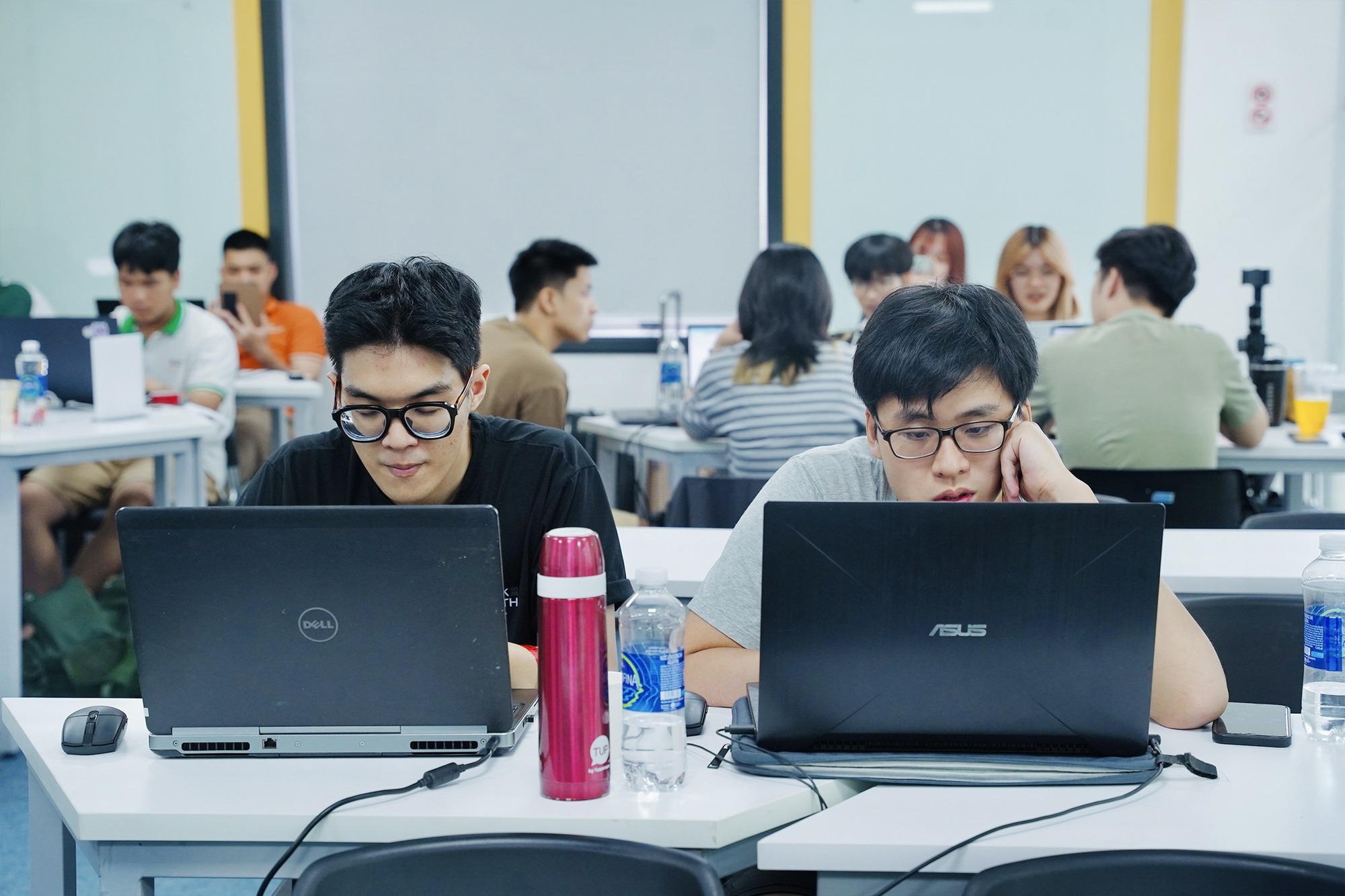 Ngành học này mấy năm trước ai theo sẽ bị mắng là "liều", phụ huynh lo sốt vó, giờ ra trường lương 60 triệu/tháng- Ảnh 1.