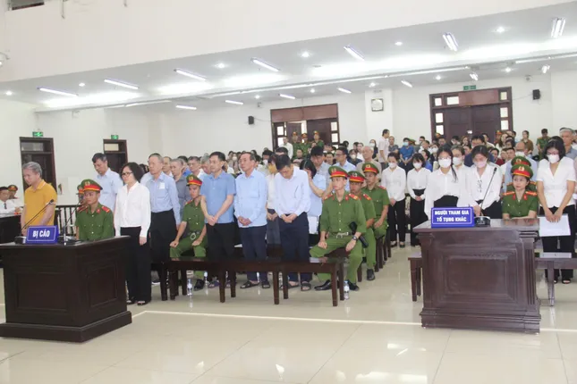 Cựu Chủ tịch Tập đoàn FLC Trịnh Văn Quyết được đề nghị giảm 13 - 14 năm tù- Ảnh 2. Cựu Chủ tịch Tập đoàn FLC Trịnh Văn Quyết được đề nghị giảm 13 - 14 năm tù- Ảnh 2.