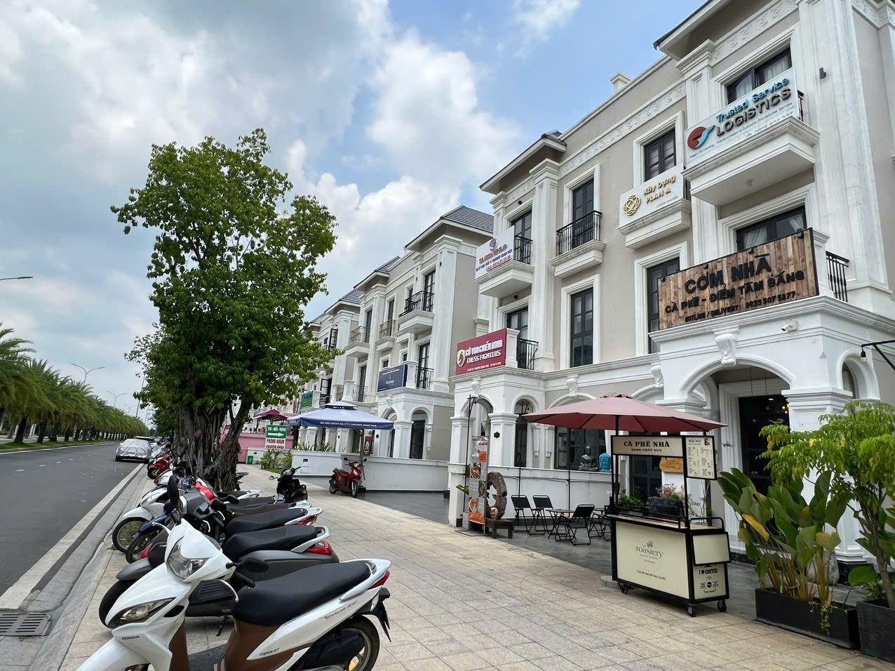 Shophouse triệu đô khu ven Tp.HCM: Chỗ hắt hiu, nơi sôi động, sự thật ít ai ngờ- Ảnh 13. Shophouse triệu đô khu ven Tp.HCM: Chỗ hắt hiu, nơi sôi động, sự thật ít ai ngờ- Ảnh 13.