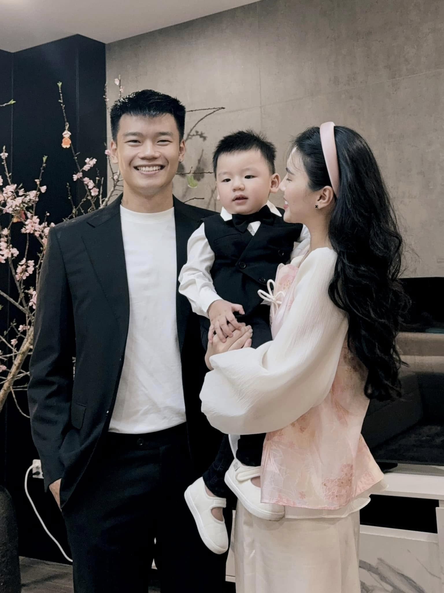 Thành Chung khoe bộ ảnh ngọt hơn đường với nàng WAG xinh nhất làng bóng Việt, 7 năm yêu vẫn một ánh mắt si tình- Ảnh 7. Thành Chung khoe bộ ảnh ngọt hơn đường với nàng WAG xinh nhất làng bóng Việt, 7 năm yêu vẫn một ánh mắt si tình- Ảnh 7.