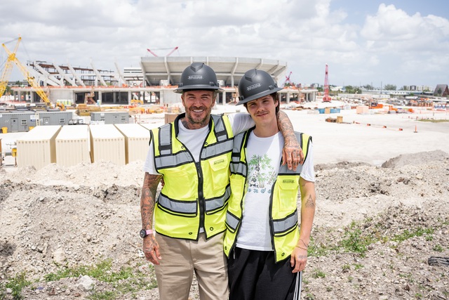 Beckham khoe ảnh con trai 19 tuổi đẹp trai tựa nam thần, niềm an ủi giữa lúc con trai cả vô ơn- Ảnh 2. Beckham khoe ảnh con trai 19 tuổi đẹp trai tựa nam thần, niềm an ủi giữa lúc con trai cả vô ơn- Ảnh 2.