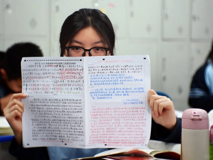 Bí quyết siêu phàm của cô gái cùng lúc là cử nhân Hóa học, Thạc sĩ Văn học của hai Đại học Top đầu xứ tỉ dân: Khi lười biếng hãy nhớ 2 điều!- Ảnh 1. Bí quyết siêu phàm của cô gái cùng lúc là cử nhân Hóa học, Thạc sĩ Văn học của hai Đại học Top đầu xứ tỉ dân: Khi lười biếng hãy nhớ 2 điều!- Ảnh 1.