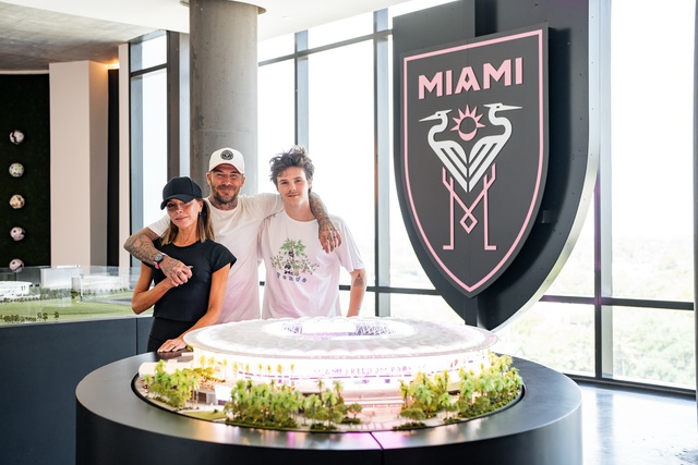 Beckham khoe ảnh con trai 19 tuổi đẹp trai tựa nam thần, niềm an ủi giữa lúc con trai cả vô ơn- Ảnh 1. Beckham khoe ảnh con trai 19 tuổi đẹp trai tựa nam thần, niềm an ủi giữa lúc con trai cả vô ơn- Ảnh 1.