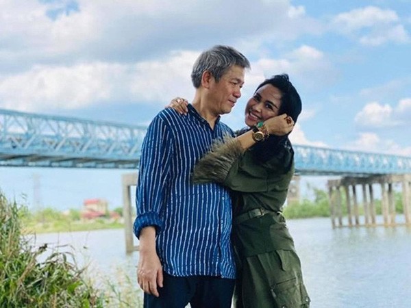 Nữ NSND nổi tiếng cả nước sắp làm đám cưới ở tuổi 56: Yêu mãnh liệt, ngày càng trẻ đẹp- Ảnh 2. Nữ NSND nổi tiếng cả nước sắp làm đám cưới ở tuổi 56: Yêu mãnh liệt, ngày càng trẻ đẹp- Ảnh 2.