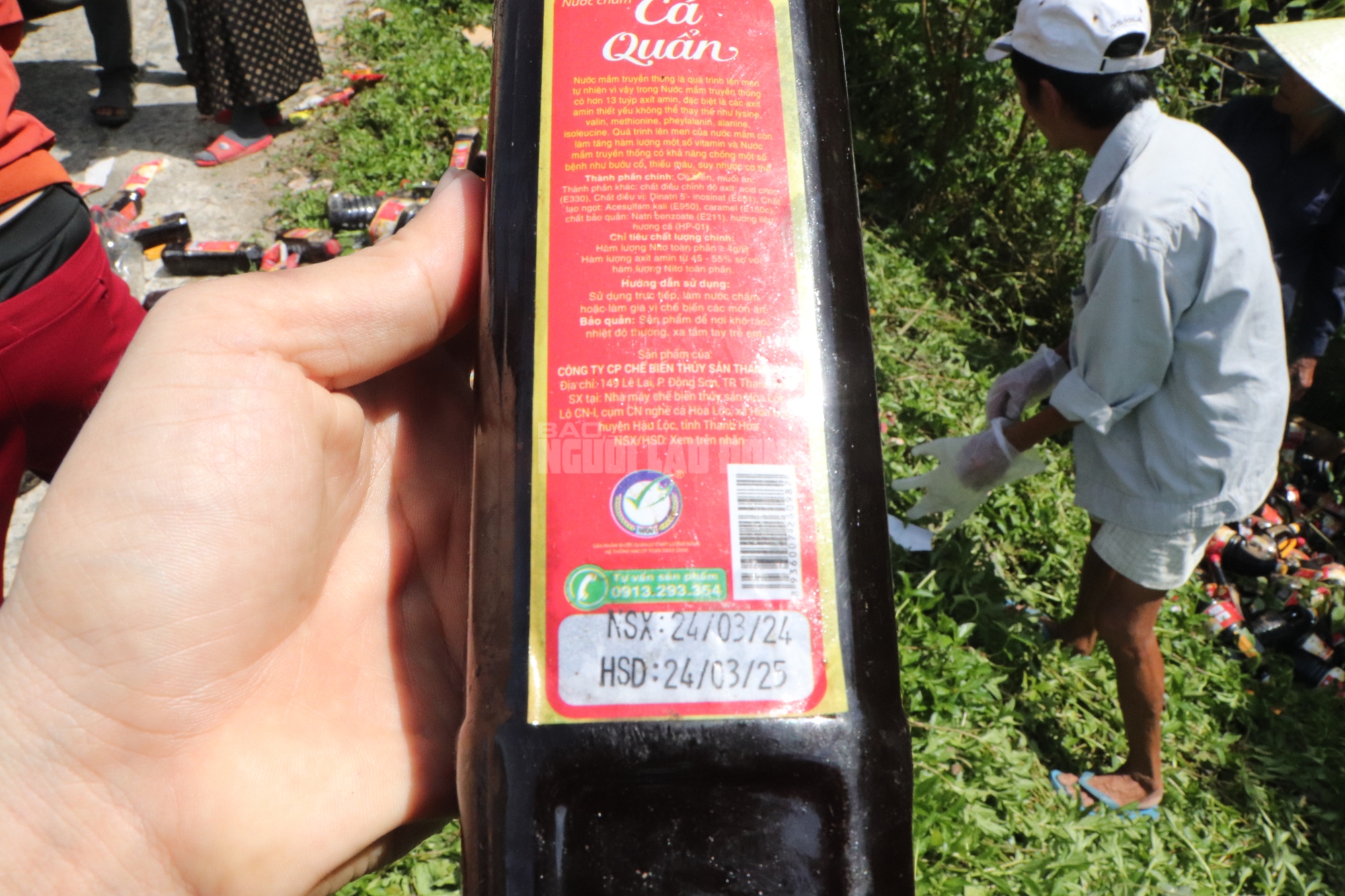 Nguồn gốc hàng ngàn chai nước mắm bị vứt bỏ ở Quảng Nam- Ảnh 7. Nguồn gốc hàng ngàn chai nước mắm bị vứt bỏ ở Quảng Nam- Ảnh 7.