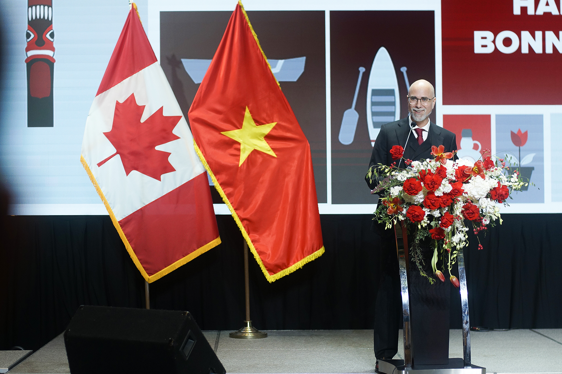 Đại sứ Canada khâm phục ngoại giao cây tre của Việt Nam, nêu 3 điều ấn tượng với phát biểu của Thủ tướng- Ảnh 2. Đại sứ Canada khâm phục ngoại giao cây tre của Việt Nam, nêu 3 điều ấn tượng với phát biểu của Thủ tướng- Ảnh 2.