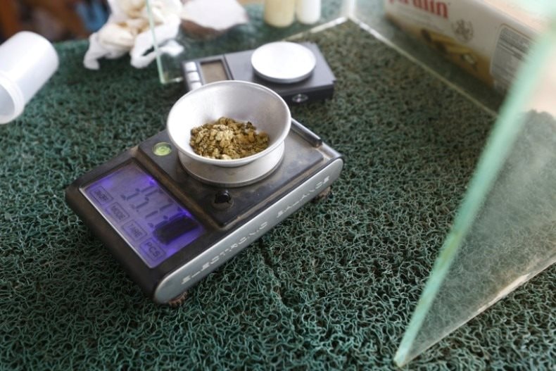 Nơi vàng là ‘lộc trời cho’: Có thể đào được cả cân vàng trong một ngày, dân đem hạt vàng li ti đi mua thực phẩm, giá hàng hóa được niêm yết theo trọng lượng vàng- Ảnh 1. Nơi vàng là ‘lộc trời cho’: Có thể đào được cả cân vàng trong một ngày, dân đem hạt vàng li ti đi mua thực phẩm, giá hàng hóa được niêm yết theo trọng lượng vàng- Ảnh 1.