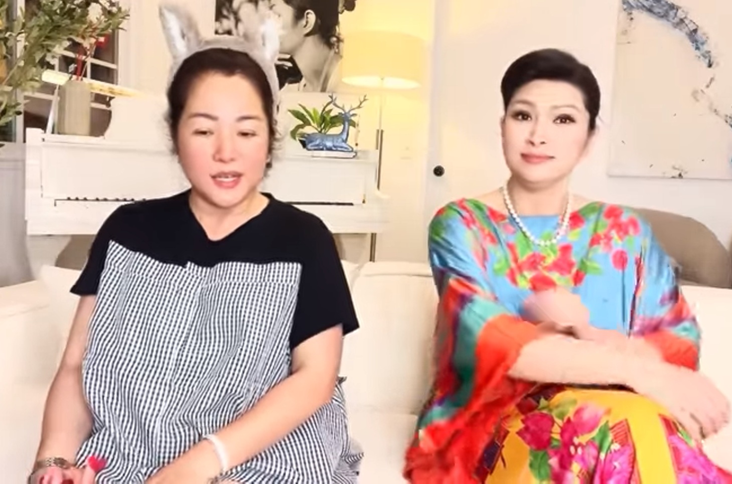 Ca sĩ Hồng Nhung lần đầu xuất hiện sau khi hạ sinh lần 3 ở tuổi 44, thông báo một việc- Ảnh 1. Ca sĩ Hồng Nhung lần đầu xuất hiện sau khi hạ sinh lần 3 ở tuổi 44, thông báo một việc- Ảnh 1.