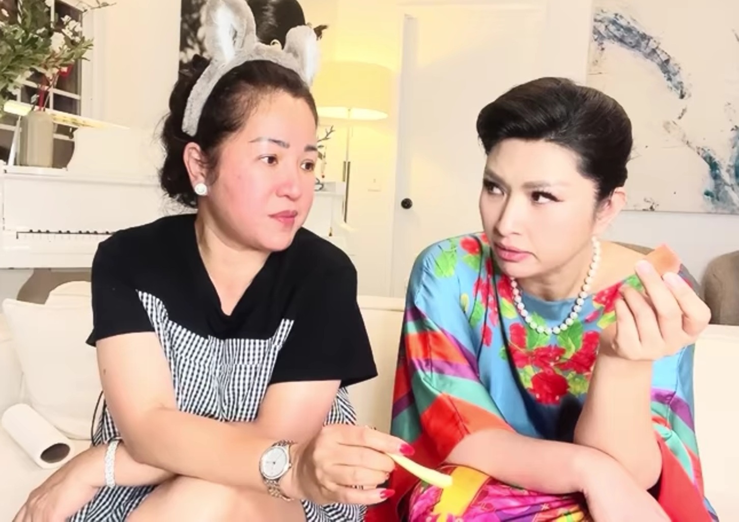Ca sĩ Hồng Nhung lần đầu xuất hiện sau khi hạ sinh lần 3 ở tuổi 44, thông báo một việc- Ảnh 2. Ca sĩ Hồng Nhung lần đầu xuất hiện sau khi hạ sinh lần 3 ở tuổi 44, thông báo một việc- Ảnh 2.