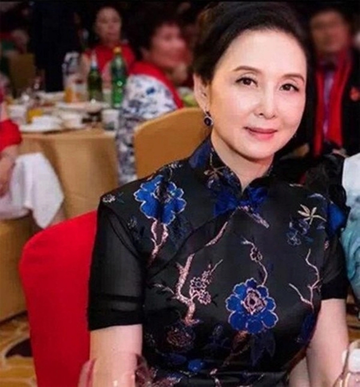 Đời tư kín tiếng ít ai biết của Hằng Nga đẹp nhất 'Tây Du Ký'- Ảnh 4. Đời tư kín tiếng ít ai biết của Hằng Nga đẹp nhất 'Tây Du Ký'- Ảnh 4.