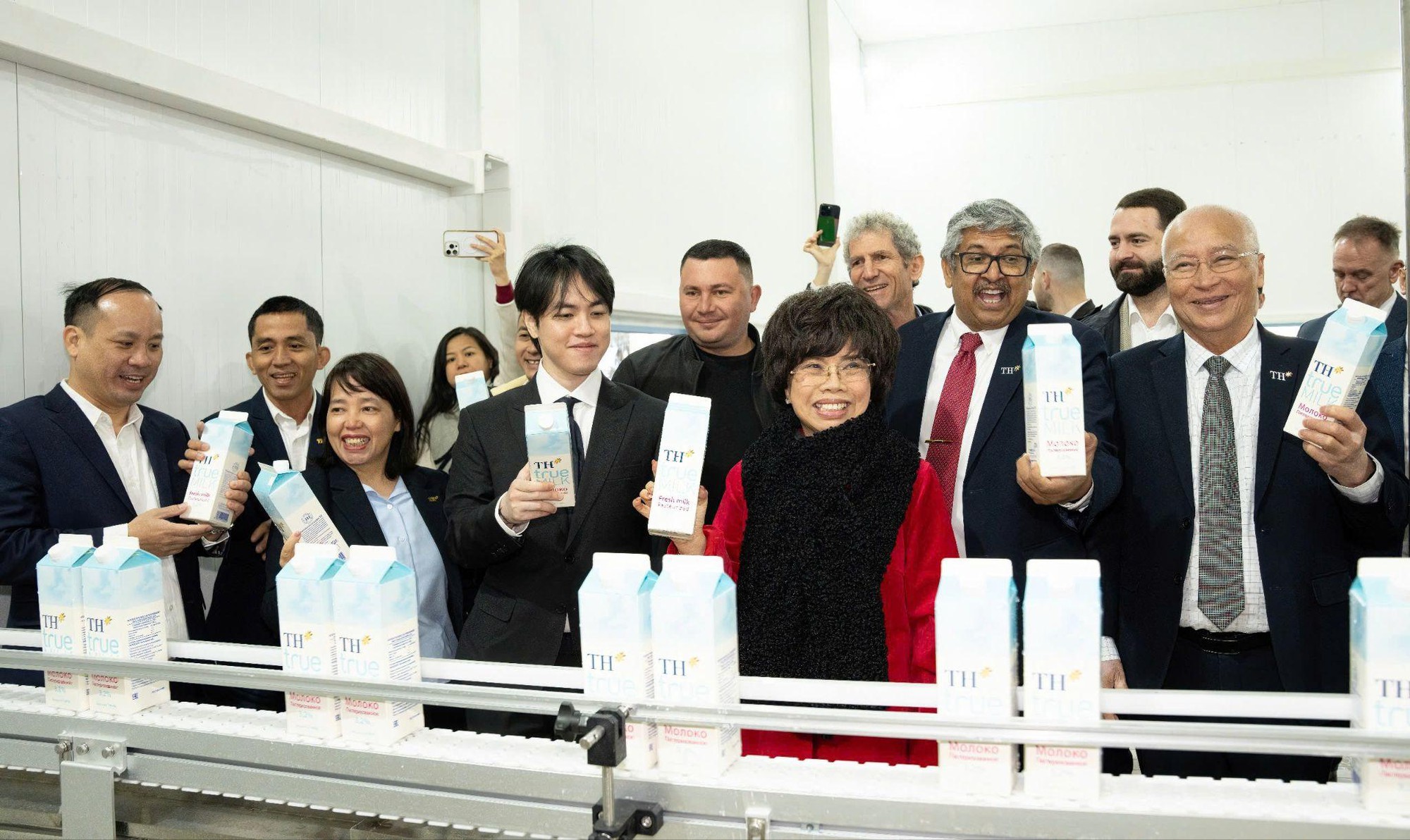 TH true MILK và nhà máy nghìn tấn tại Kaluga: "Hãy làm ly sữa thắm tình hữu nghị Việt - Nga"- Ảnh 1. TH true MILK và nhà máy nghìn tấn tại Kaluga: "Hãy làm ly sữa thắm tình hữu nghị Việt - Nga"- Ảnh 1.